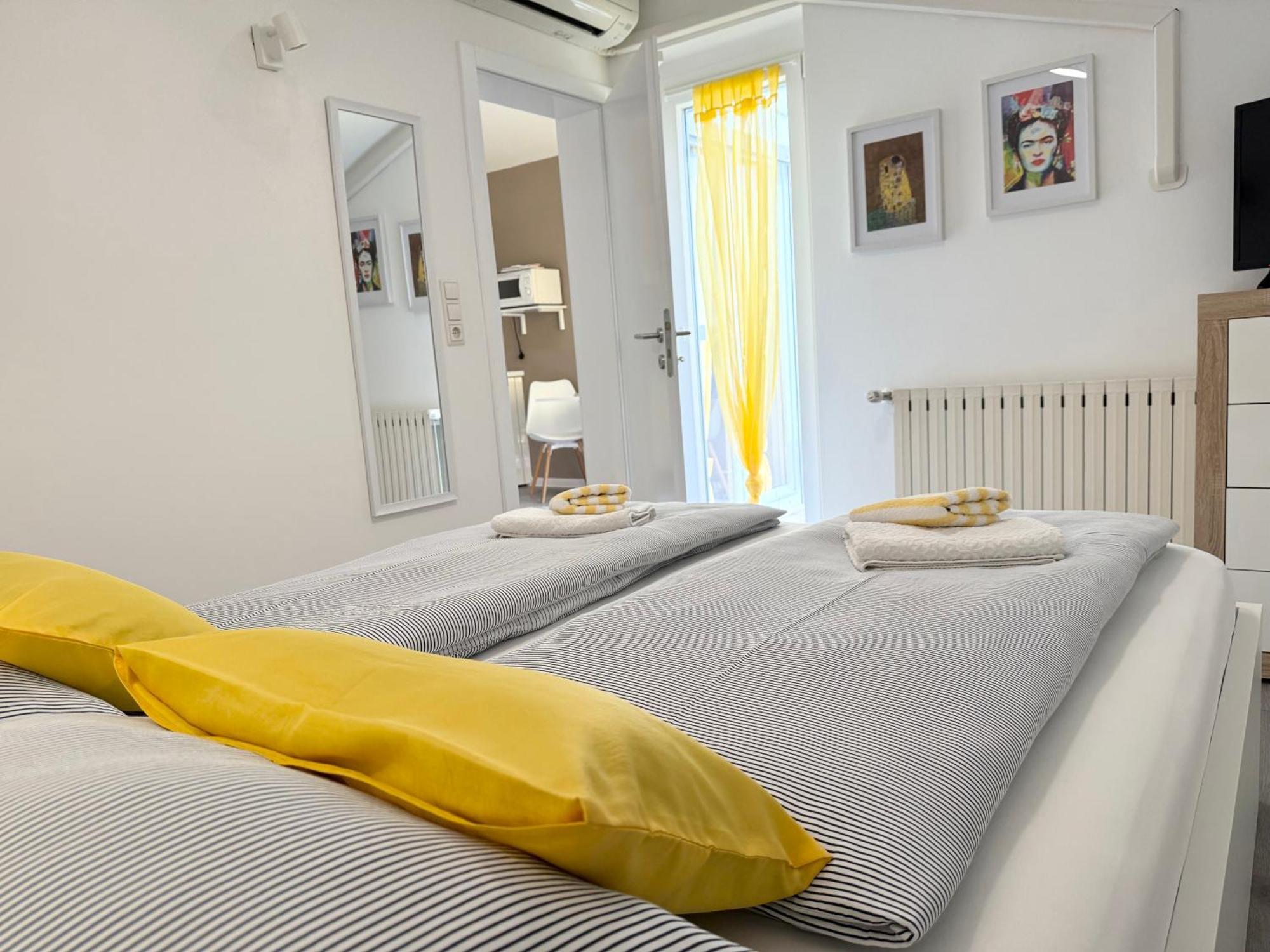 Apartments Antic 1 Пьешчана-Увала Экстерьер фото